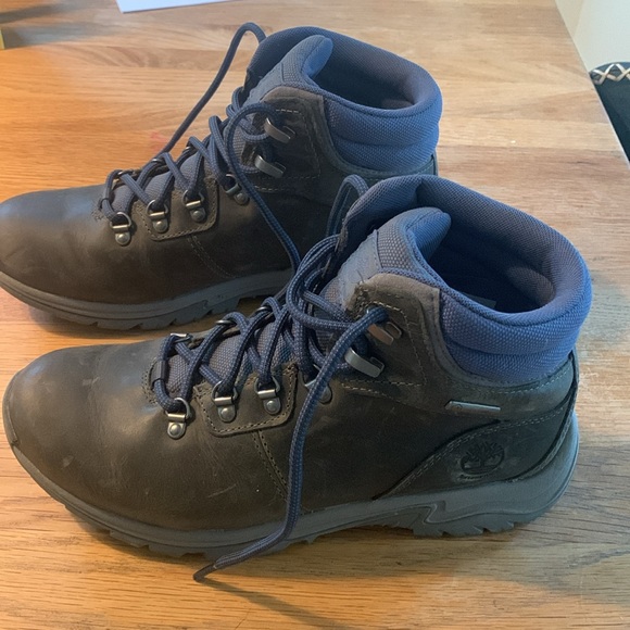 Like NEW Timberland women’s hiking boots, size 8 - Picture 2 of 9